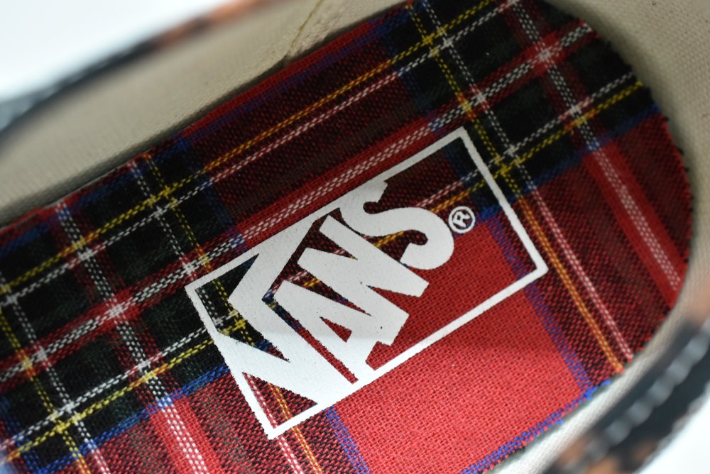 <img class='new_mark_img1' src='https://img.shop-pro.jp/img/new/icons16.gif' style='border:none;display:inline;margin:0px;padding:0px;width:auto;' />VANS / ヴァンズ　Authentic Tartan Daze