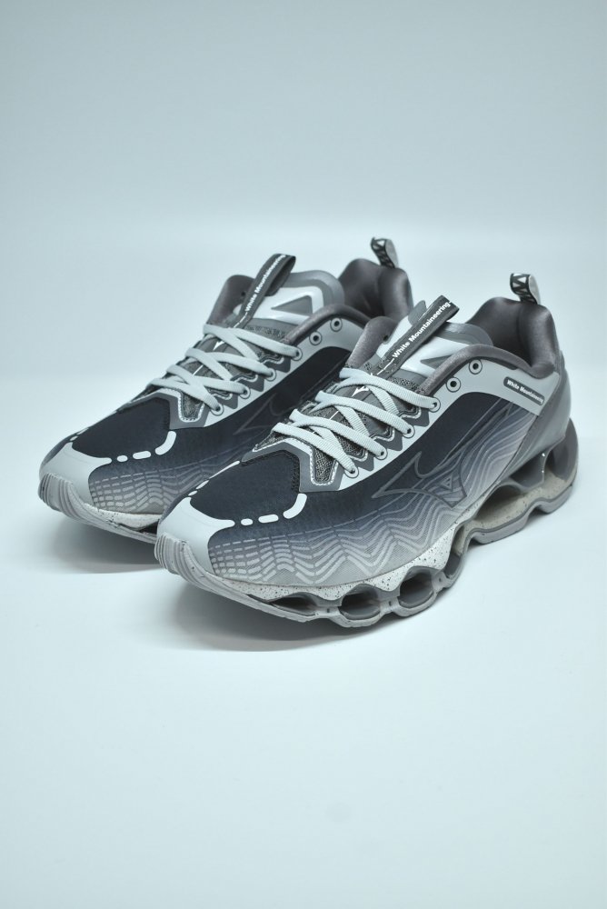 <img class='new_mark_img1' src='https://img.shop-pro.jp/img/new/icons14.gif' style='border:none;display:inline;margin:0px;padding:0px;width:auto;' />White Mountaineering×MIZUNO PROPHECY X　ホワイトマウンテニアリング×ミズノ ウエーブプロフェシーテン