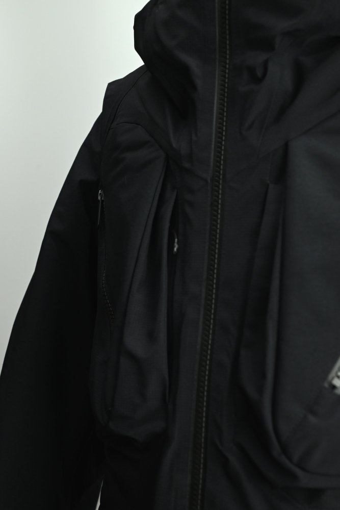 <img class='new_mark_img1' src='https://img.shop-pro.jp/img/new/icons14.gif' style='border:none;display:inline;margin:0px;padding:0px;width:auto;' />White Mountaineering / ホワイトマウンテニアリング GORE-TEX DOWN JACKET