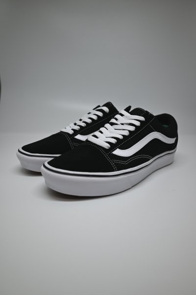 <img class='new_mark_img1' src='https://img.shop-pro.jp/img/new/icons14.gif' style='border:none;display:inline;margin:0px;padding:0px;width:auto;' />VANS /   UA comfycush Old Skool 