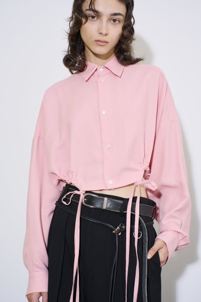 <img class='new_mark_img1' src='https://img.shop-pro.jp/img/new/icons14.gif' style='border:none;display:inline;margin:0px;padding:0px;width:auto;' />UJOH / 硼Cropped Shirt