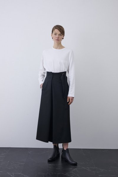 <img class='new_mark_img1' src='https://img.shop-pro.jp/img/new/icons14.gif' style='border:none;display:inline;margin:0px;padding:0px;width:auto;' />UJOH / 硼 Wrap Culottes 