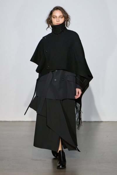 <img class='new_mark_img1' src='https://img.shop-pro.jp/img/new/icons14.gif' style='border:none;display:inline;margin:0px;padding:0px;width:auto;' />UJOH / 硼Asymmetry Fringe Cape 