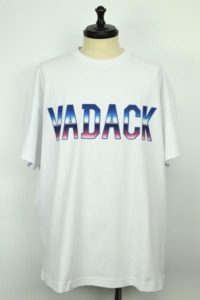 <img class='new_mark_img1' src='https://img.shop-pro.jp/img/new/icons14.gif' style='border:none;display:inline;margin:0px;padding:0px;width:auto;' /> VADACK / Хå  GAME LOGO TEE