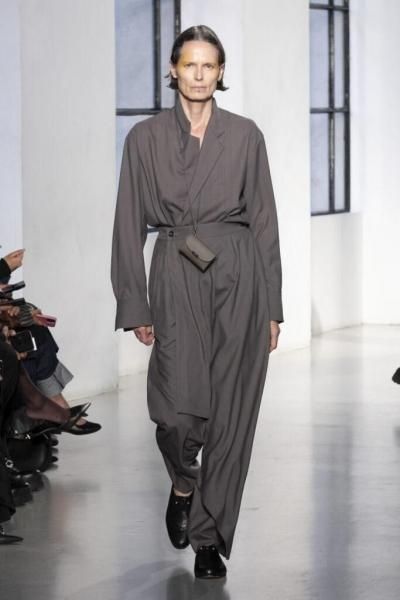 <img class='new_mark_img1' src='https://img.shop-pro.jp/img/new/icons14.gif' style='border:none;display:inline;margin:0px;padding:0px;width:auto;' />UJOH / 硼Asymmetry Flare Wrap PNT