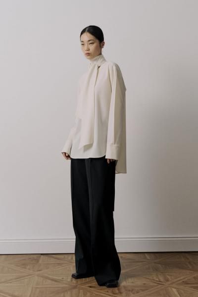 <img class='new_mark_img1' src='https://img.shop-pro.jp/img/new/icons14.gif' style='border:none;display:inline;margin:0px;padding:0px;width:auto;' />UJOH / 硼Bow Tie Shirt