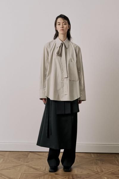 <img class='new_mark_img1' src='https://img.shop-pro.jp/img/new/icons14.gif' style='border:none;display:inline;margin:0px;padding:0px;width:auto;' />UJOH / 硼Ribbon Tie Shirt