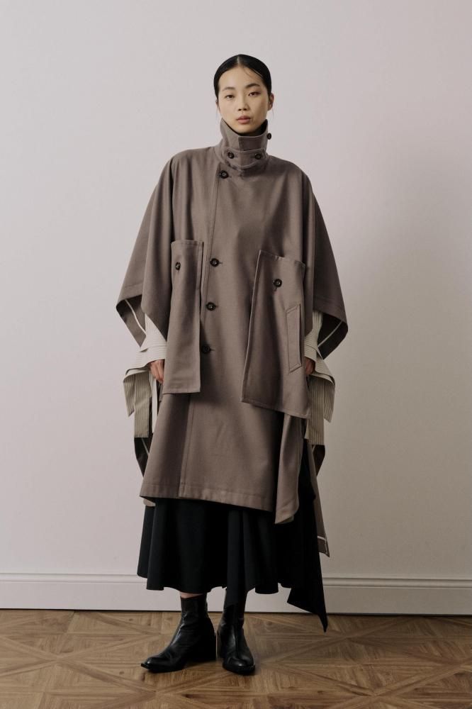 UJOH SQUARE CLOAK ウジョー　ポンチョ　ケープ　コート UJOH / ウジョー Square Cloak - 国内厳選ブランド・インポート