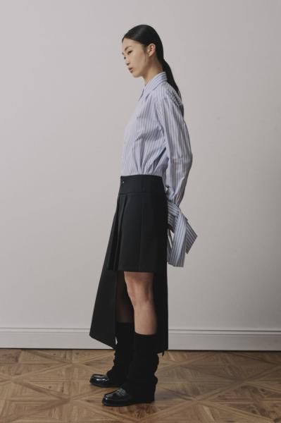 <img class='new_mark_img1' src='https://img.shop-pro.jp/img/new/icons14.gif' style='border:none;display:inline;margin:0px;padding:0px;width:auto;' />UJOH / 硼Asymmetry Pleats SKT