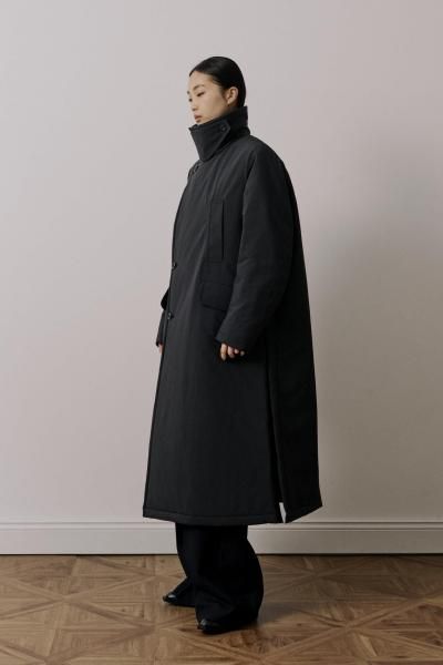 <img class='new_mark_img1' src='https://img.shop-pro.jp/img/new/icons14.gif' style='border:none;display:inline;margin:0px;padding:0px;width:auto;' />UJOH / 硼Chin Strap Coat
