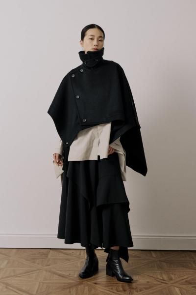 <img class='new_mark_img1' src='https://img.shop-pro.jp/img/new/icons14.gif' style='border:none;display:inline;margin:0px;padding:0px;width:auto;' />UJOH / 硼Asymmetry Cape