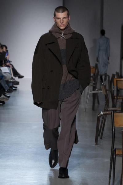 <img class='new_mark_img1' src='https://img.shop-pro.jp/img/new/icons14.gif' style='border:none;display:inline;margin:0px;padding:0px;width:auto;' />UJOH / 硼Chin Strap Belt Coat
