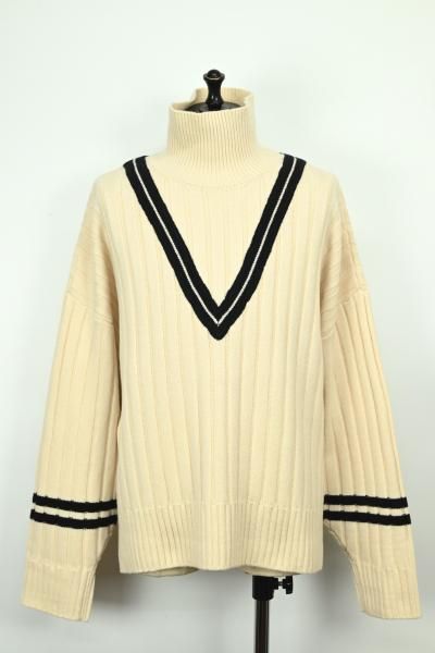 <img class='new_mark_img1' src='https://img.shop-pro.jp/img/new/icons14.gif' style='border:none;display:inline;margin:0px;padding:0px;width:auto;' />UJOH / �����硼��Lines Turtle Neck Knit


