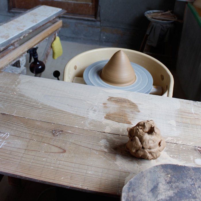 100年以上続く金秋酒井製陶所で作られています