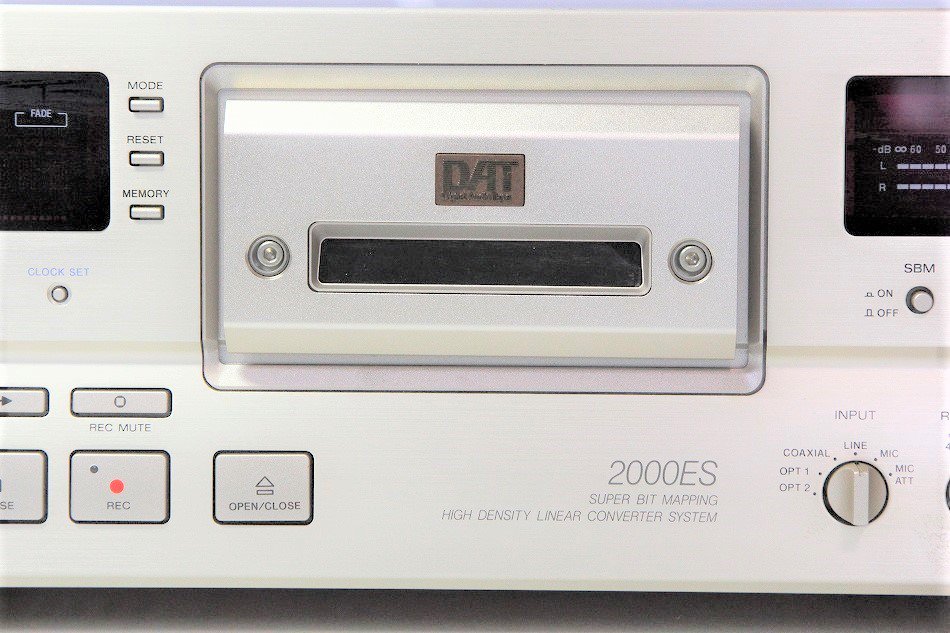 SONY DTC-2000ES DATデッキ ケーブル付 g6bh9ry