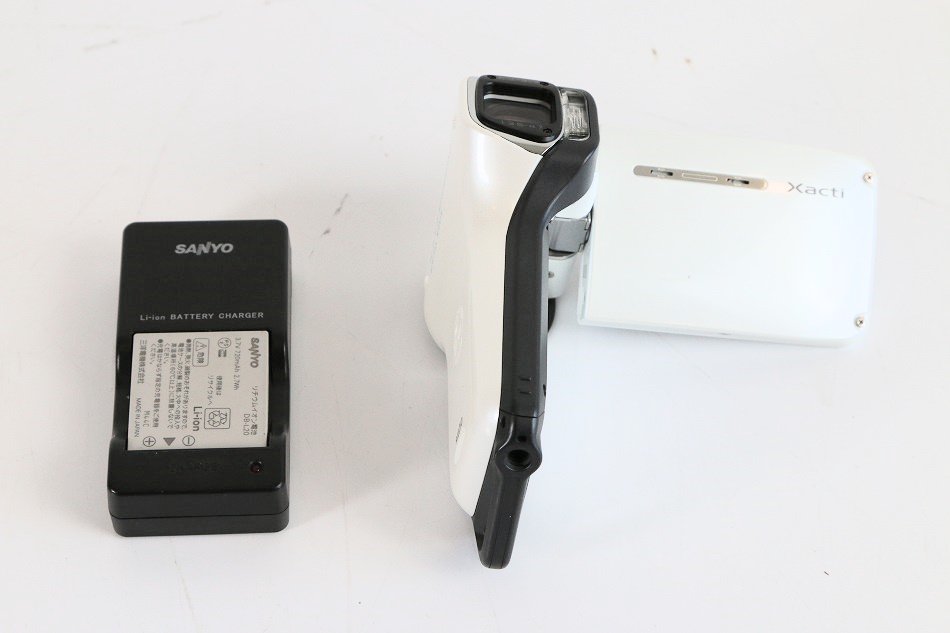 SANYO Xacti 防水デジタルムービーカメラ DMX-CA100 ビデオカメラ ...