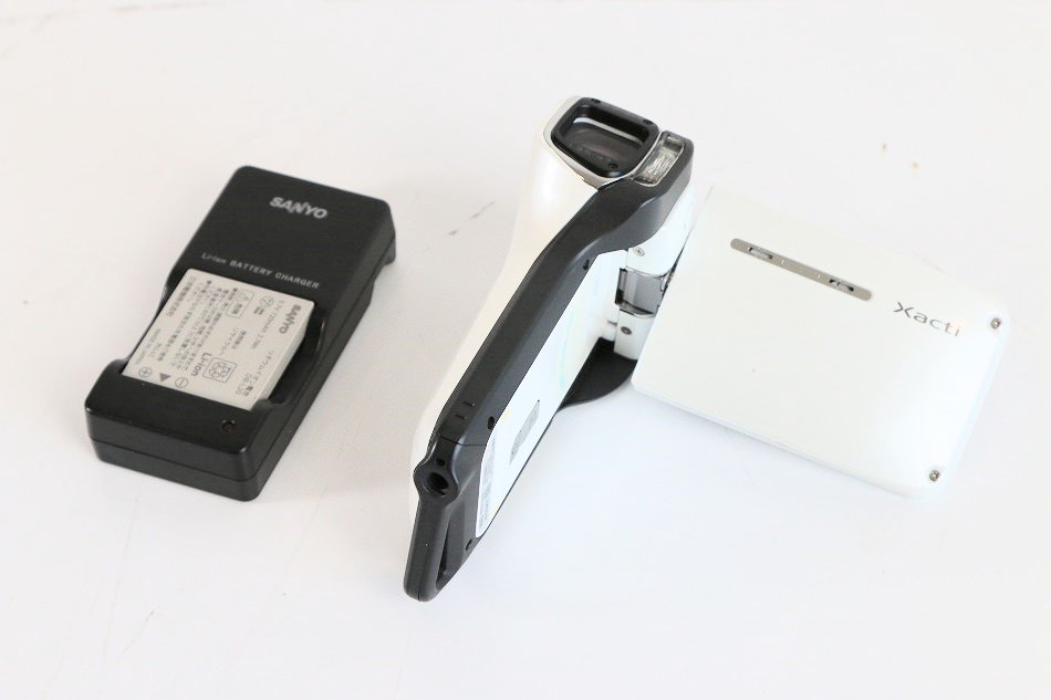 防水カメラ SANYO Xacti DMX-CA65(W) - 通販 - onsex.net
