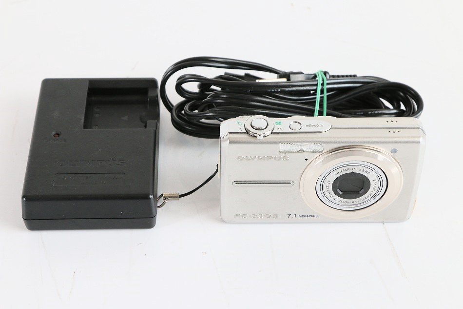 美品 OLYMPUS FE-220 コンパクトデジタルカメラ  充電器有り動作確認済