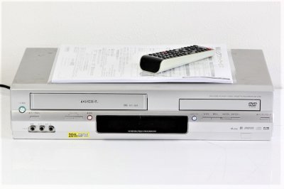TOSHIBA VHSビデオデッキ一体型DVDプレーヤー SD-V700 【中古品】