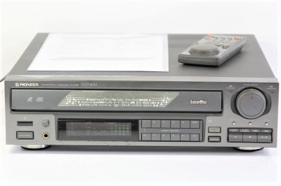 Pioneer CLD-200 CD/LDコンパチブルプレーヤー レーザーディスク  【中古整備品】