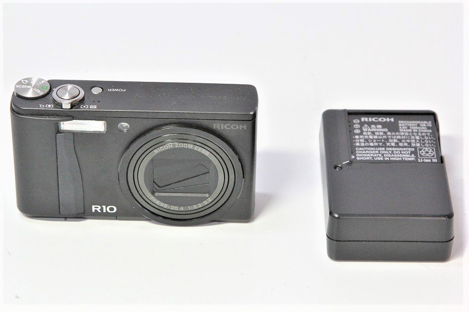 リコー RICOH R10  デジタルカメラ　専用ケース付き