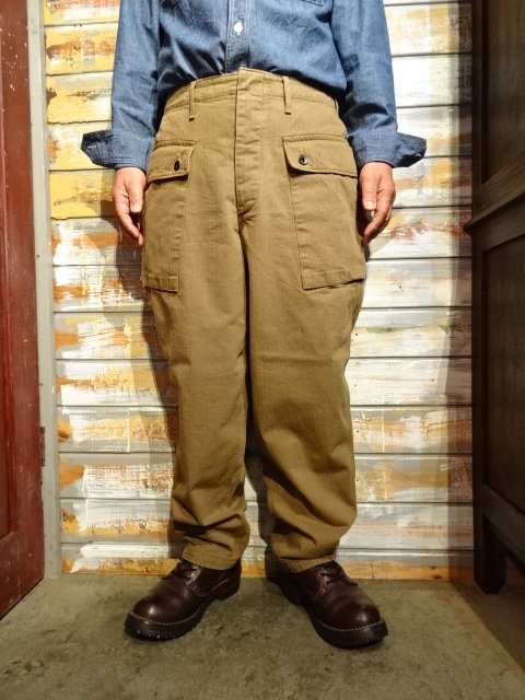 FREEWHEELERS ”M-1944” TROUSERS（KHAKI） - OLD STAND UP