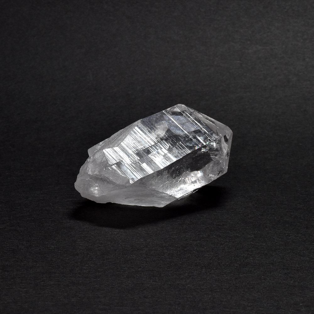 インド　マニハール水晶ポイント　1492g ヒマラヤ水晶　美しい　天然石 インド マニハール水晶ポイント 1492g ヒマラヤ水晶 美しい 天然石