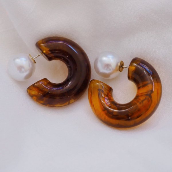 Tortoiseshell Marble Hoop Earrings with Pearl Catch (silver925 Post)
