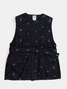 [RHODOLIRION] Padded Vest - Original Floral Pattern Embroidery / Black<img class='new_mark_img2' src='https://img.shop-pro.jp/img/new/icons5.gif' style='border:none;display:inline;margin:0px;padding:0px;width:auto;' />