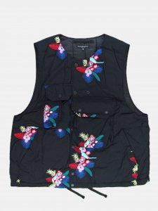 [ENGINEERED GARMENTS] Cover Vest - Cotton Floral Embroidery Sheeting / Black<img class='new_mark_img2' src='https://img.shop-pro.jp/img/new/icons5.gif' style='border:none;display:inline;margin:0px;padding:0px;width:auto;' />