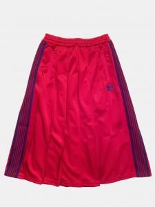 [NEEDLES WOMEN] Pleated Track Skirt - Poly Smooth / Red<img class='new_mark_img2' src='https://img.shop-pro.jp/img/new/icons5.gif' style='border:none;display:inline;margin:0px;padding:0px;width:auto;' />