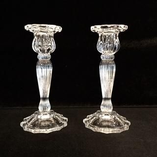 イギリス製アンティーク　ガラスのキャンドルスタンド　ペア KAG0963-30：ガラス製キャンドルスタンド（ペア） - 鎌倉アンティーク