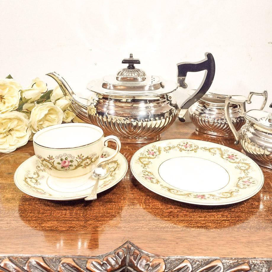 アンティークカップトリオ トリオカップ （Johnson Brothers) - 鎌倉アンティークス／イギリスの