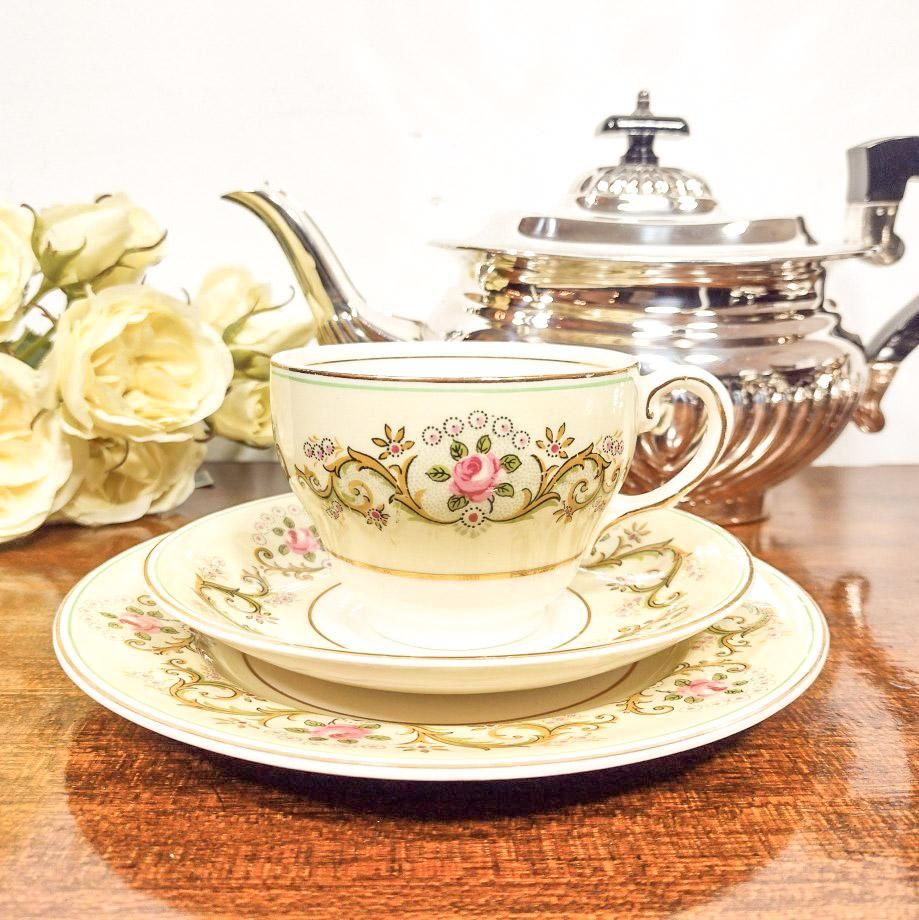 トリオカップ （Johnson Brothers) - 鎌倉アンティークス／イギリスの