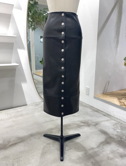 <img class='new_mark_img1' src='https://img.shop-pro.jp/img/new/icons47.gif' style='border:none;display:inline;margin:0px;padding:0px;width:auto;' />f's6 Eco leather skirt / 36