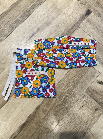 <img class='new_mark_img1' src='https://img.shop-pro.jp/img/new/icons21.gif' style='border:none;display:inline;margin:0px;padding:0px;width:auto;' />50%OFFMARNI Mask cover&case