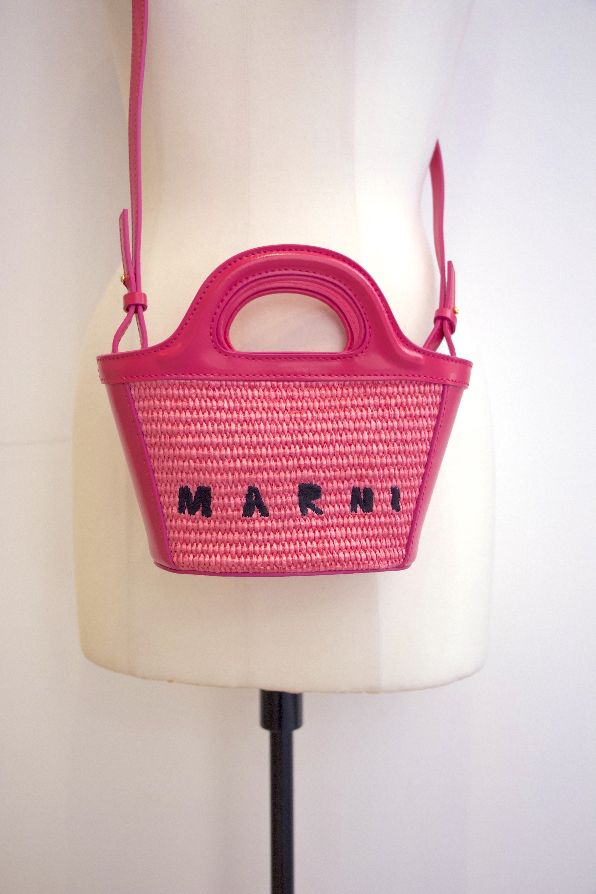 <img class='new_mark_img1' src='https://img.shop-pro.jp/img/new/icons10.gif' style='border:none;display:inline;margin:0px;padding:0px;width:auto;' />30%OFFMARNI Tropicalia summer micro bag