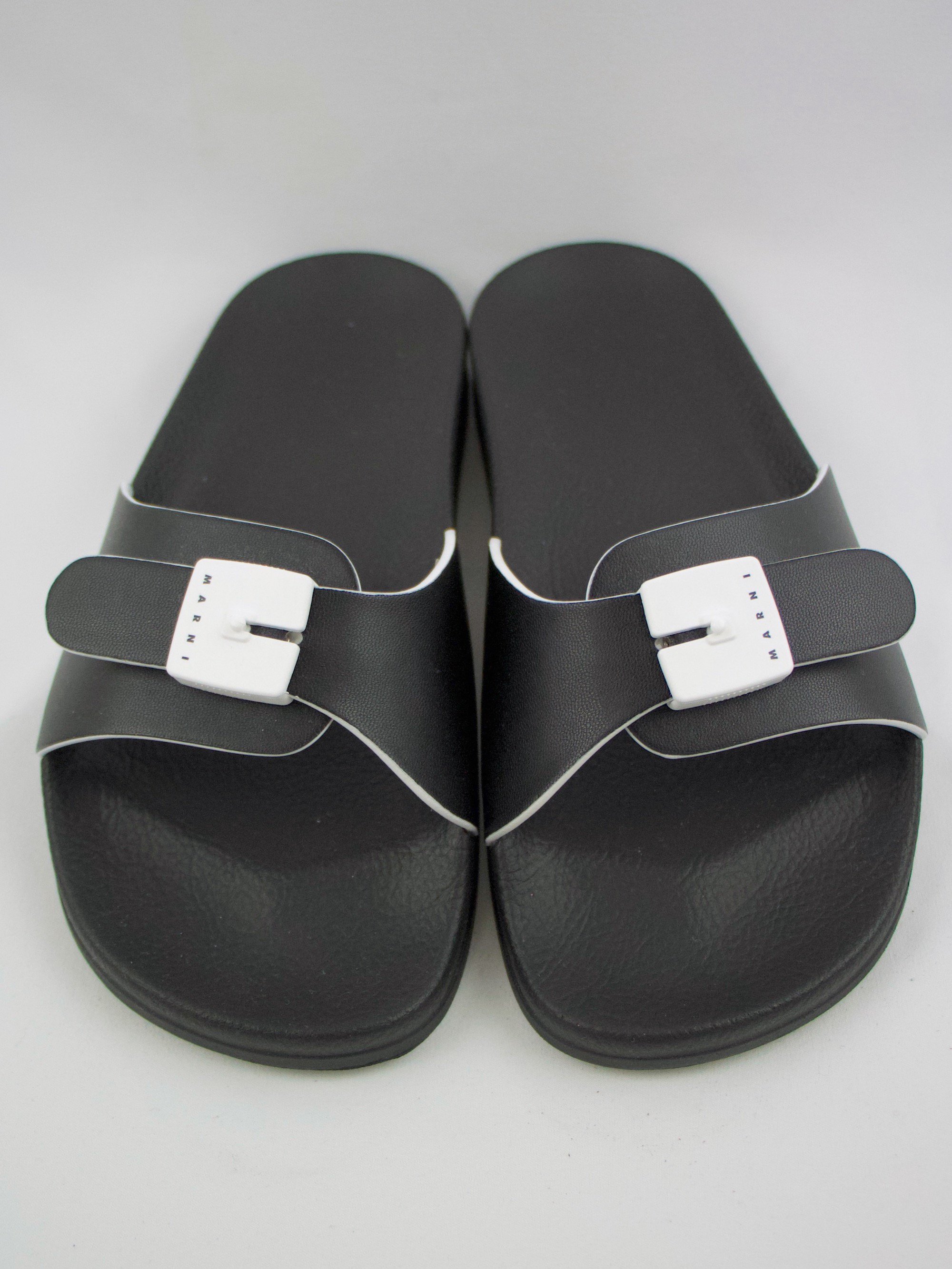 <img class='new_mark_img1' src='https://img.shop-pro.jp/img/new/icons23.gif' style='border:none;display:inline;margin:0px;padding:0px;width:auto;' />【30%OFF】MARNI Flat sandal