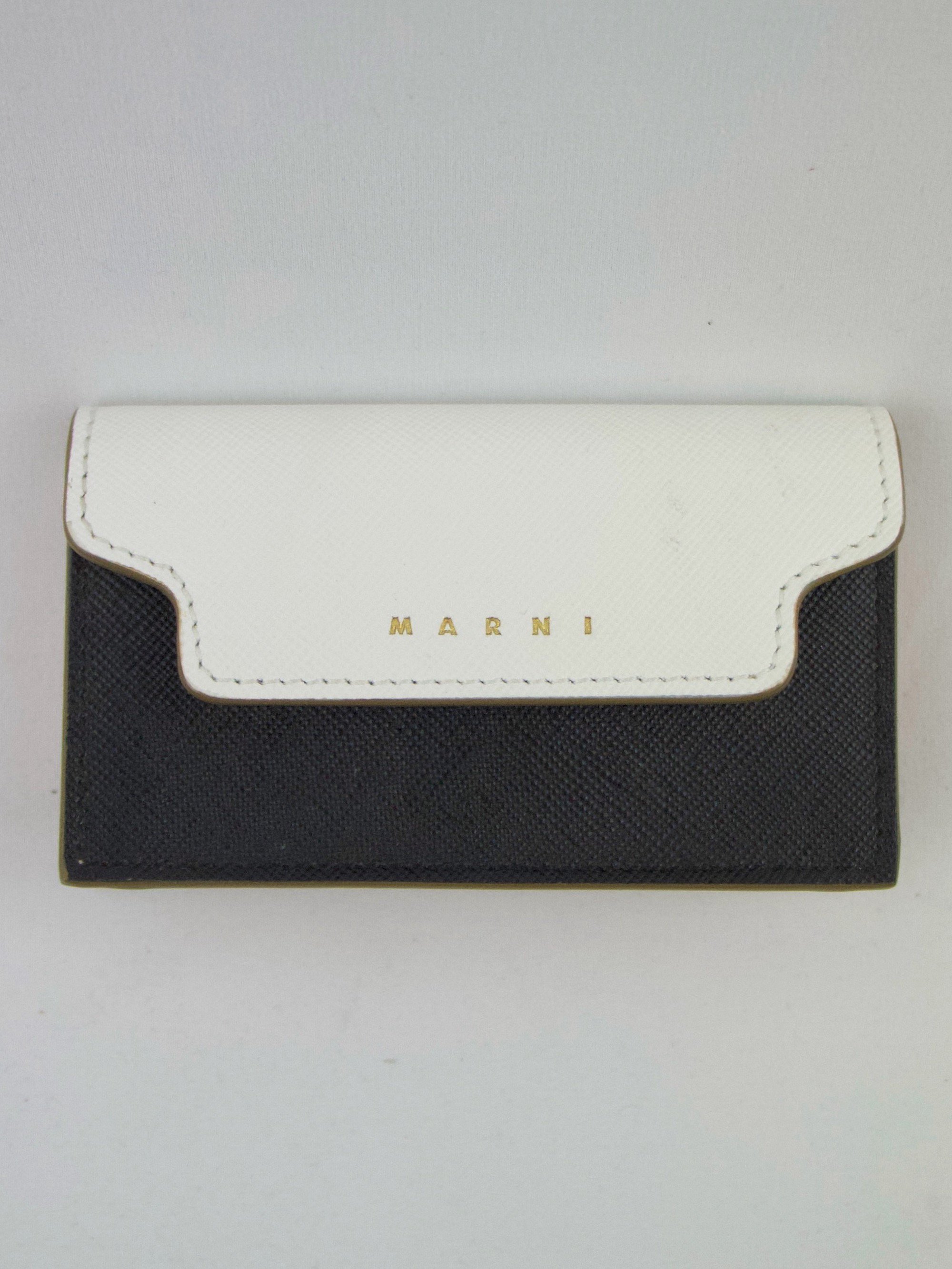 <img class='new_mark_img1' src='https://img.shop-pro.jp/img/new/icons21.gif' style='border:none;display:inline;margin:0px;padding:0px;width:auto;' />【30%OFF】MARNI Leather card case