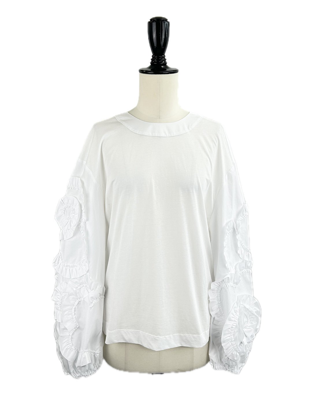 <img class='new_mark_img1' src='https://img.shop-pro.jp/img/new/icons6.gif' style='border:none;display:inline;margin:0px;padding:0px;width:auto;' />30offMEIMEIJ / FLOWER MOTIF SLEEVE TOP