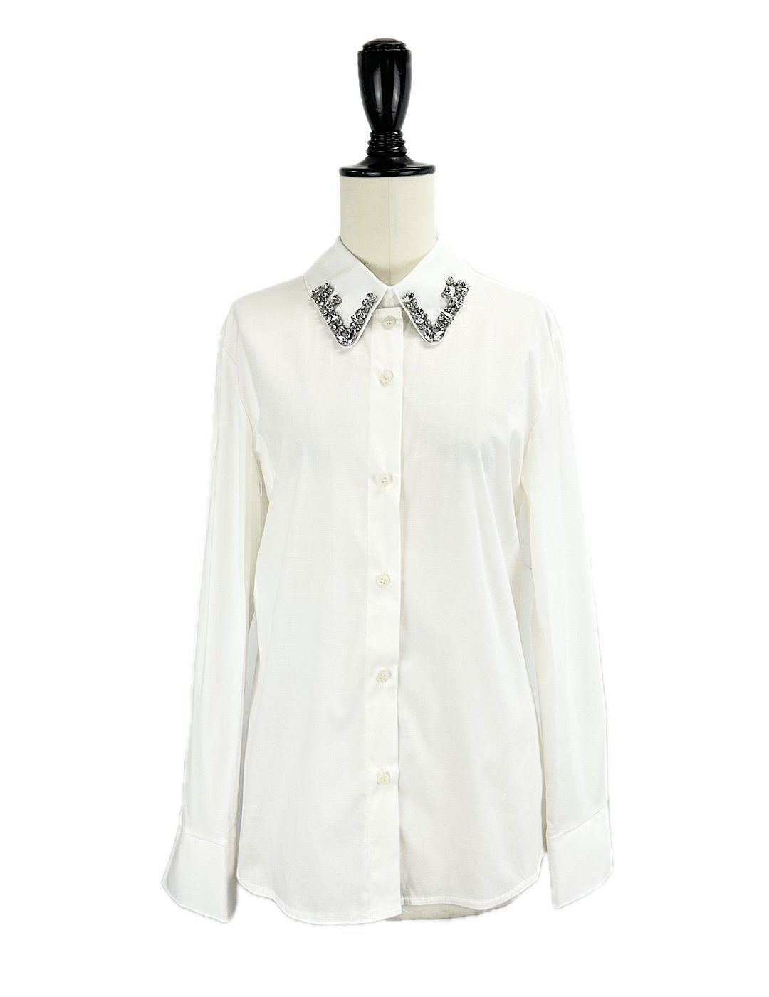 <img class='new_mark_img1' src='https://img.shop-pro.jp/img/new/icons6.gif' style='border:none;display:inline;margin:0px;padding:0px;width:auto;' />RINASCIMENTO / RHINESTONE COLLAR BLOUSE