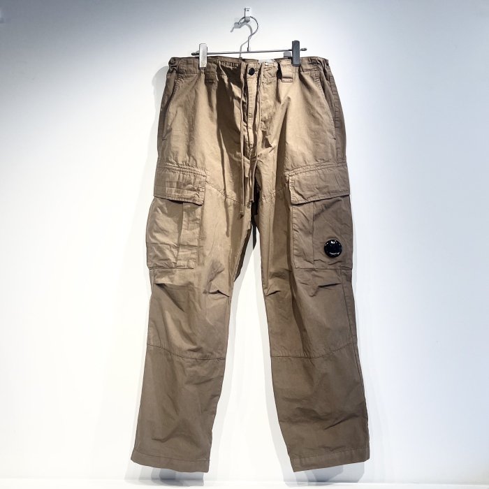 <img class='new_mark_img1' src='https://img.shop-pro.jp/img/new/icons47.gif' style='border:none;display:inline;margin:0px;padding:0px;width:auto;' />C.P.COMPANY MICRO REPS CARGO PANTS (Lead gray)