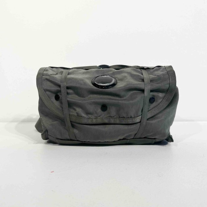 <img class='new_mark_img1' src='https://img.shop-pro.jp/img/new/icons1.gif' style='border:none;display:inline;margin:0px;padding:0px;width:auto;' />C.P.COMPANY Nylon B Waistband Pack (Agave green)
