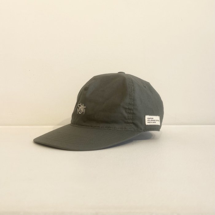 <img class='new_mark_img1' src='https://img.shop-pro.jp/img/new/icons55.gif' style='border:none;display:inline;margin:0px;padding:0px;width:auto;' />AGIT ORGANIC COTTON COLOURED TWILL 5-PANEL CAP (Gray)