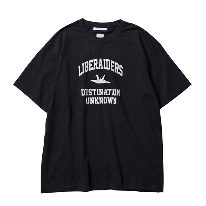<img class='new_mark_img1' src='https://img.shop-pro.jp/img/new/icons1.gif' style='border:none;display:inline;margin:0px;padding:0px;width:auto;' />Liberaiders COLLEGE LOGO TEE (Black)
