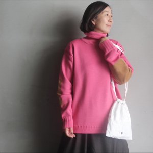 <img class='new_mark_img1' src='https://img.shop-pro.jp/img/new/icons12.gif' style='border:none;display:inline;margin:0px;padding:0px;width:auto;' />Coudiere Sweater  (TURTLE)