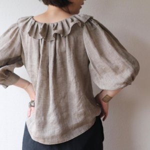 <img class='new_mark_img1' src='https://img.shop-pro.jp/img/new/icons63.gif' style='border:none;display:inline;margin:0px;padding:0px;width:auto;' />TULLE SHIRTS  lirico