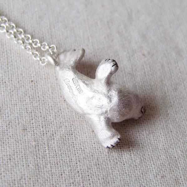 EmiriA アザラシ幼獣ネックレス