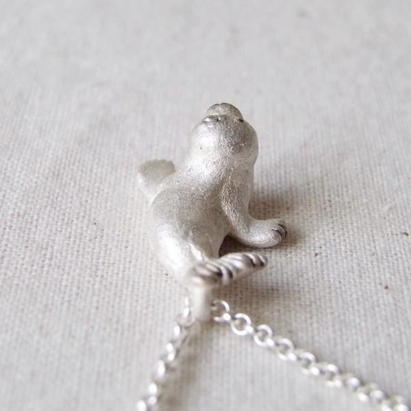 EmiriA アザラシ幼獣ネックレス