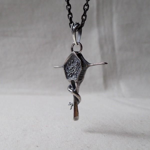 深淵 abyss ホネクイハナムシ ペンダント